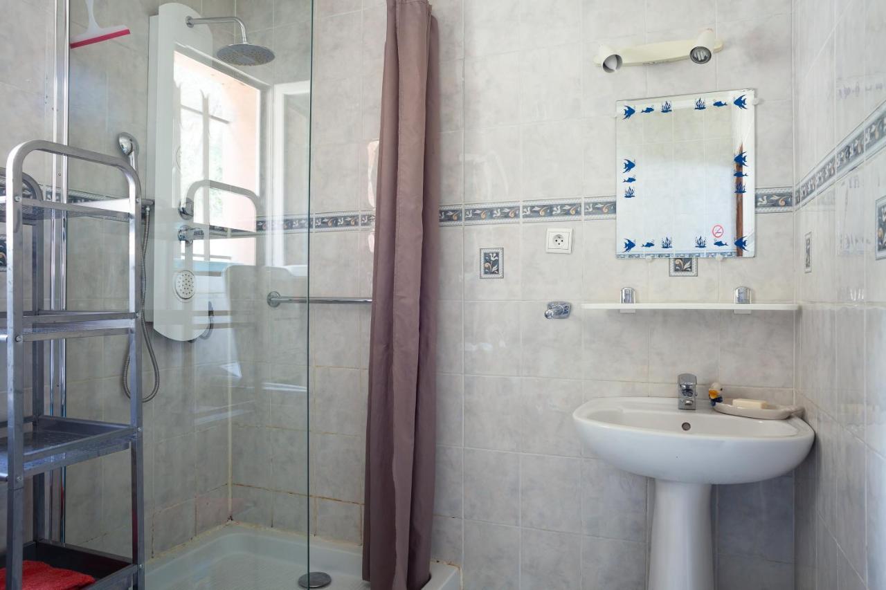 Appartement Avec Piscine Et Cuisine Roquefort-la-Bedoule Luaran gambar